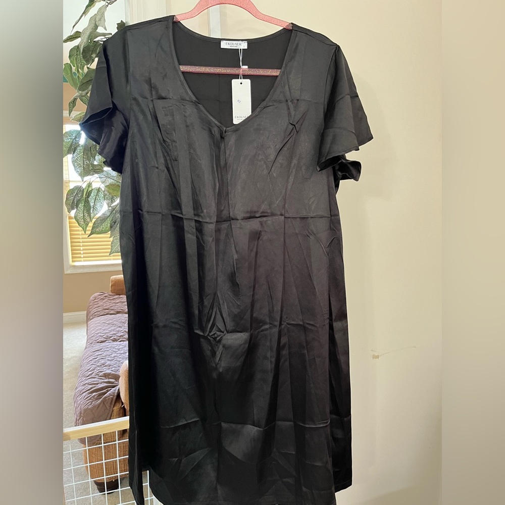 EKOUNER SILK LIKE BLACK NIGHT GOWN. NWT. SIZE LARGE.